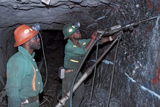 Zimbabwe gold mines face closure